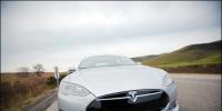 Tesla電動(dòng)車存安全漏洞 黑客可遠(yuǎn)程開(kāi)動(dòng)?