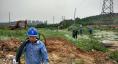圖為6月19日，施工人員正在拆除線路