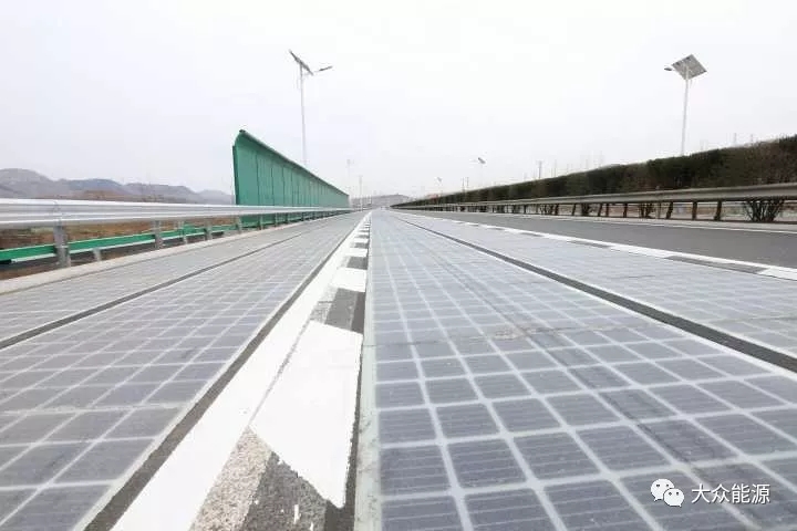 漲知識！高速公路上汽車怎么邊跑邊？
