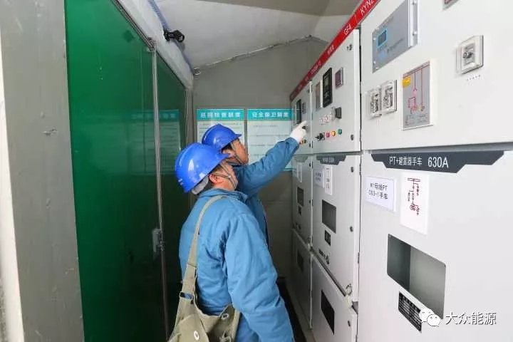 漲知識！高速公路上汽車怎么邊跑邊？