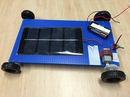 牽手紅旗 漢能太陽能汽車會更進(jìn)一步嗎？