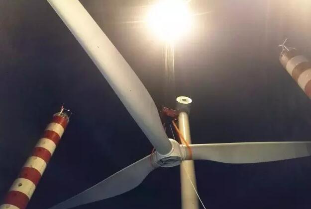 三峽新能源響水海上風(fēng)電場風(fēng)機吊裝如火如荼