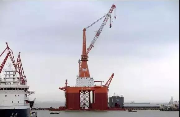 可抗16級(jí)臺(tái)風(fēng)、服務(wù)10MW海上風(fēng)機(jī)！全球首制深潛坐底多功能風(fēng)電工程船交付