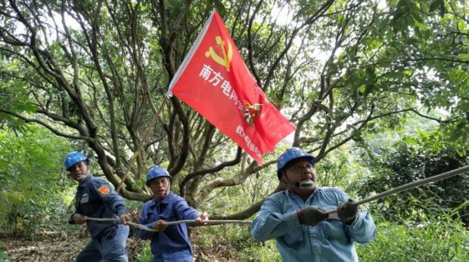      9月17日，該局組織搶修人員544人次、車輛154臺次，成立了9支黨員突擊隊、8支青年突擊隊投入到搶修復(fù)電戰(zhàn)役中。