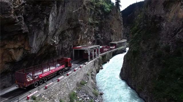 極限挑戰(zhàn)！這條“電力天路”正式投入運營