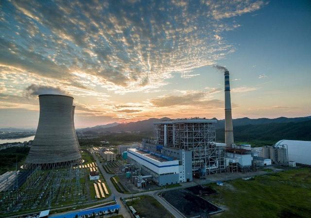 我國的火電廠燃燒一噸的煤礦，能產(chǎn)生多少電量？