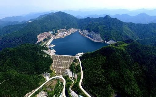 國(guó)網(wǎng)董事長(zhǎng)辛保安與哈電集團(tuán)董事長(zhǎng)曹志安會(huì)談